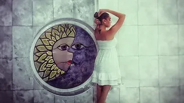 Carmen şi-a făcut un nou tatuaj! Ce desen permanent şi-a făcut pe gât fiica lui Adrian Minune 