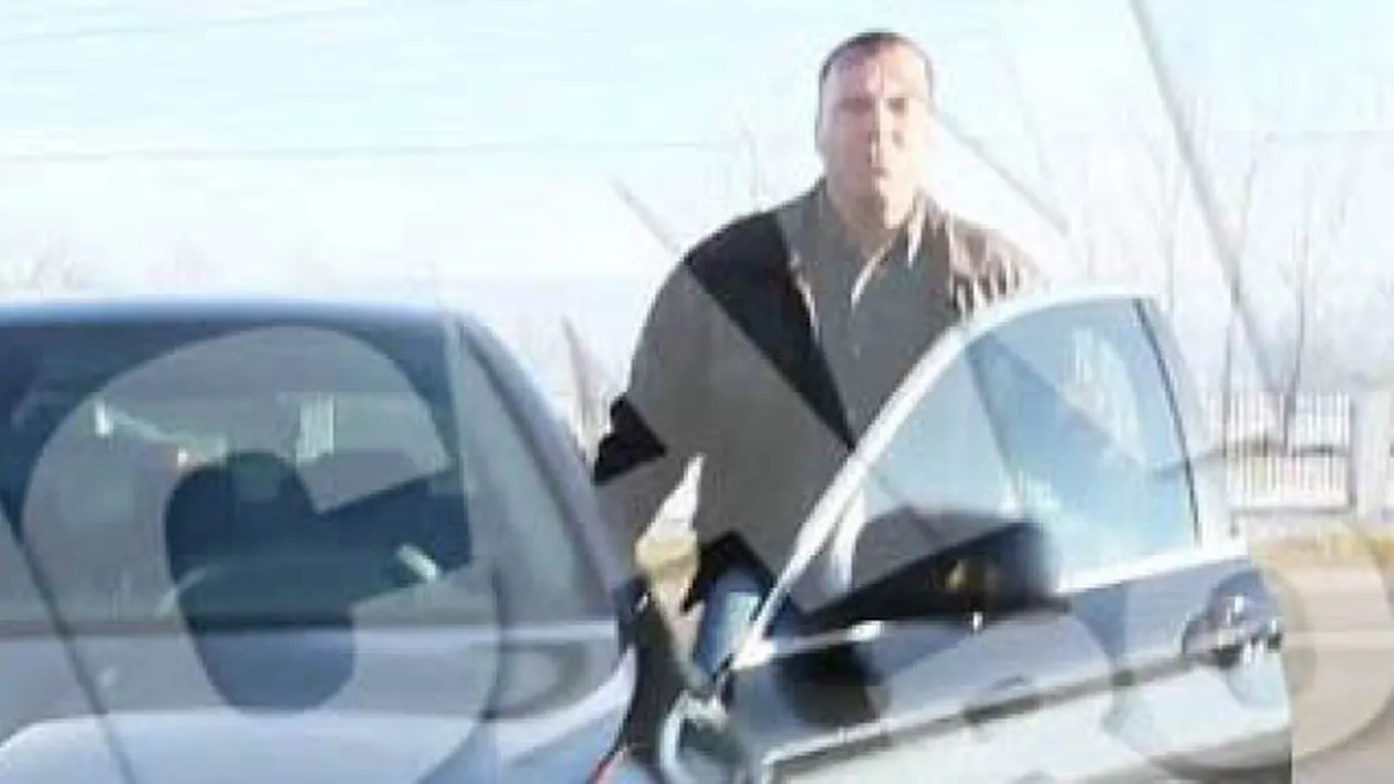 Intoarce toate privirile pe ulita. Ce bolid conduce Cristi, cel mai strigat nume din Romania