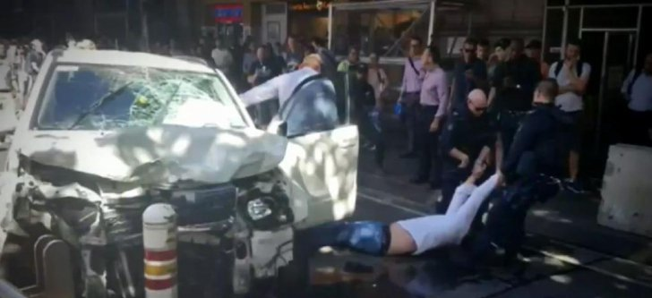 Teroare în Australia! Cel puţin 15 persoane lovite de o maşină care a intrat în mulţime. Declaraţii şocante ale martorilor: „Oamenii zburau peste tot”