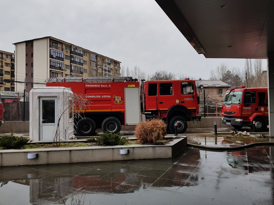 Incendiu la Monaco Tower din Berceni! Pompierii se luptă cu flăcările