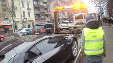 Au ridicat 400.000 de euro din Piaţa Romană! Lamborghini Aventador tras pe dreapta!
