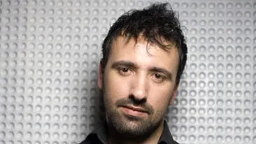 Make-up artistul Alex Radulescu: Vreau sa gasesc doi copii orfani pe care sa-i ajut!