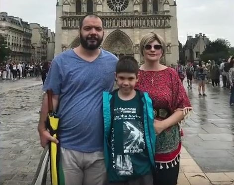 Valentin şi Andreea, alături de fiul lor, Andrei, în vacanţă