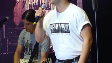 A luat-o pe urmele surorii sale! Fratele Monicai Anghel a cantat la Mamaia 2011