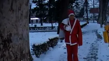VIDEO Fernando de la Caransebes face praf Craciunul! Asculta-l aici cum canta cel mai prost colind!