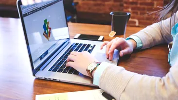 PRIMA companie din România unde angajații vor lucra doar 4 zile pe săptămână. Ce se întâmplă cu salariile lor