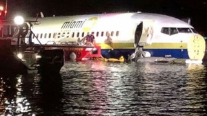 Un Boeing 737 cu 136 de persoane la bord a intrat într-un râu din Florida