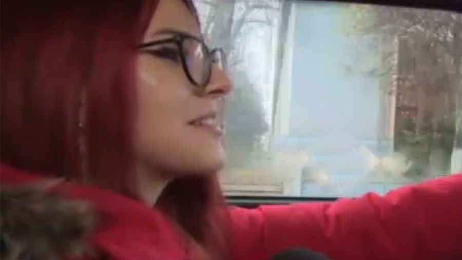Cum a luat bucureșteanca din imagine permisul de șofer la doar 16 ani: "Tati a..."