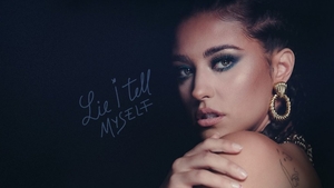 Antonia, transformare spectaculoasă în clipul celei mai noi piese, “Lie I Tell Myself”! Artista are dreaduri, iar versurile melodiei transmit un vibe bun