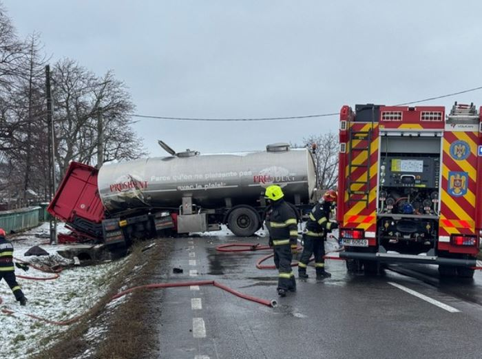 Filmul tragediei de pe E85. Constantin, Teodora și Sofia n-au mai avut nicio șansă, după ce mașina lor a ars ca o torță