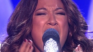 VIDEO Ea e castigatoarea X Factor USA! E mult mai buna decat Beyonce si a uimit intreaga America cu vocea ei!