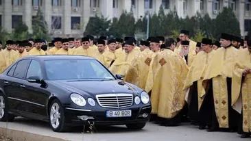 Ochiul Dracului , la vedere pe peretii unei biserici! Cum a ajuns dolarul la loc de cinste printre sfinti!