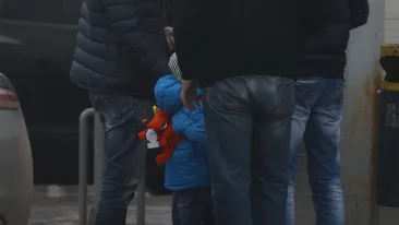 Vacanta sau somaj? Primele imagini cu Olaroiu in tara dupa speculatiile cum ca arabii l-ar fi aruncat ca pe o masea stricata!