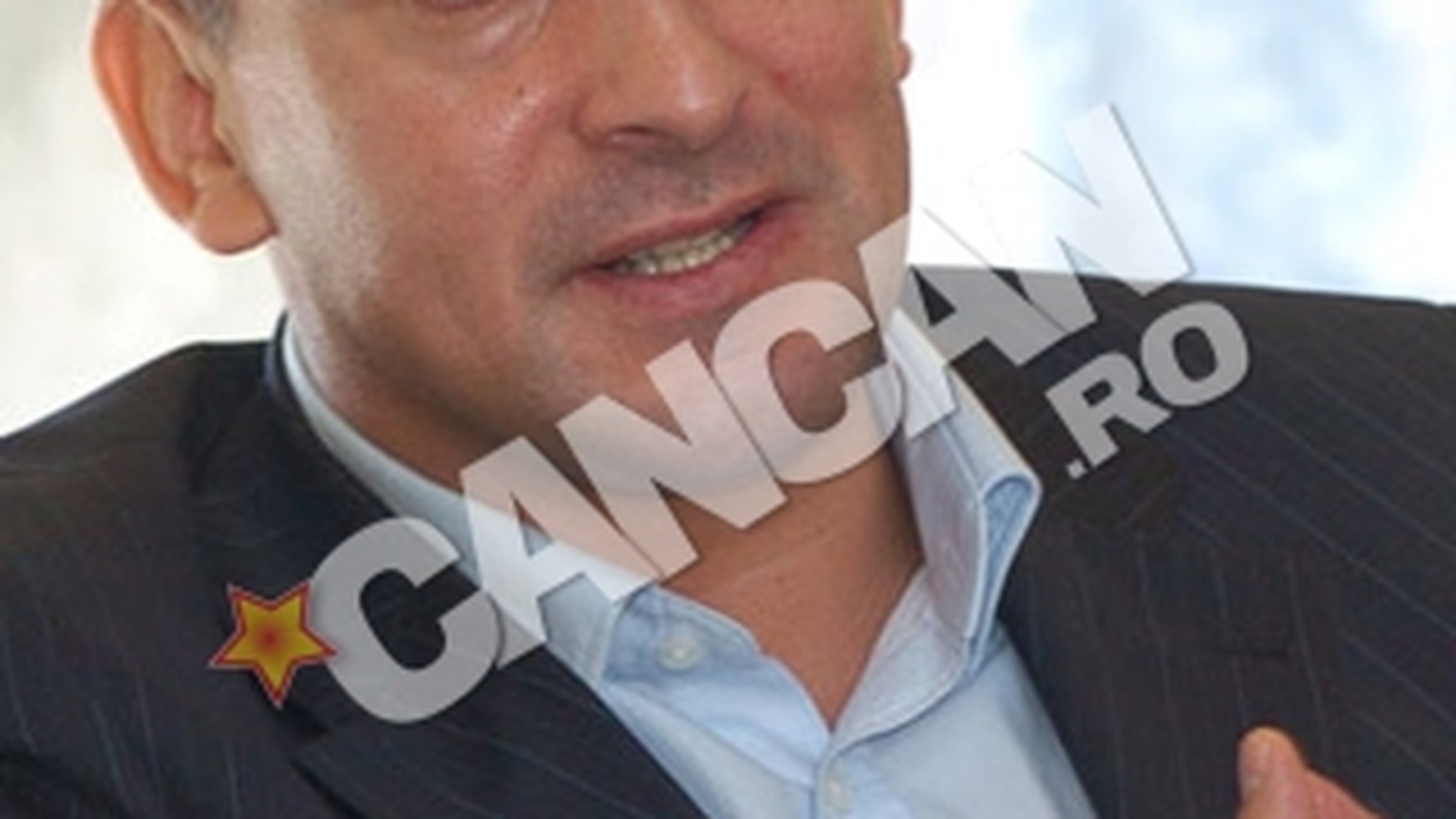 Ilie Dumitrescu s-a amuzat cand a auzit ca un tanar sustine ca este fiul lui: "Pana acum spunea ca este fanul meu, acum vad ca a avansat"
