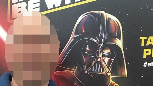 A vrut sa-si faca un selfie, insa ce a urmat depaseste orice imaginatie! Ce s-a intamplat cu acest barbat dupa ce s-a pozat!