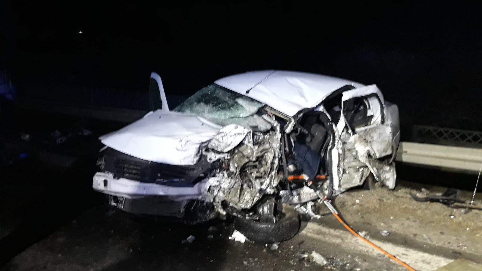Accident mortal în Prahova, unde un TIR, o autoutilitară și 2 mașini s-au ciocnit! După impact, a urmat un incendiu