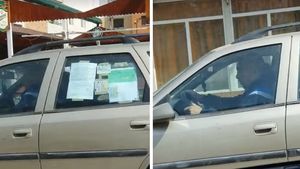 Idee genială! Un bărbat din Iași și-a lipit declarația de proprie răspundere pe geamul mașinii