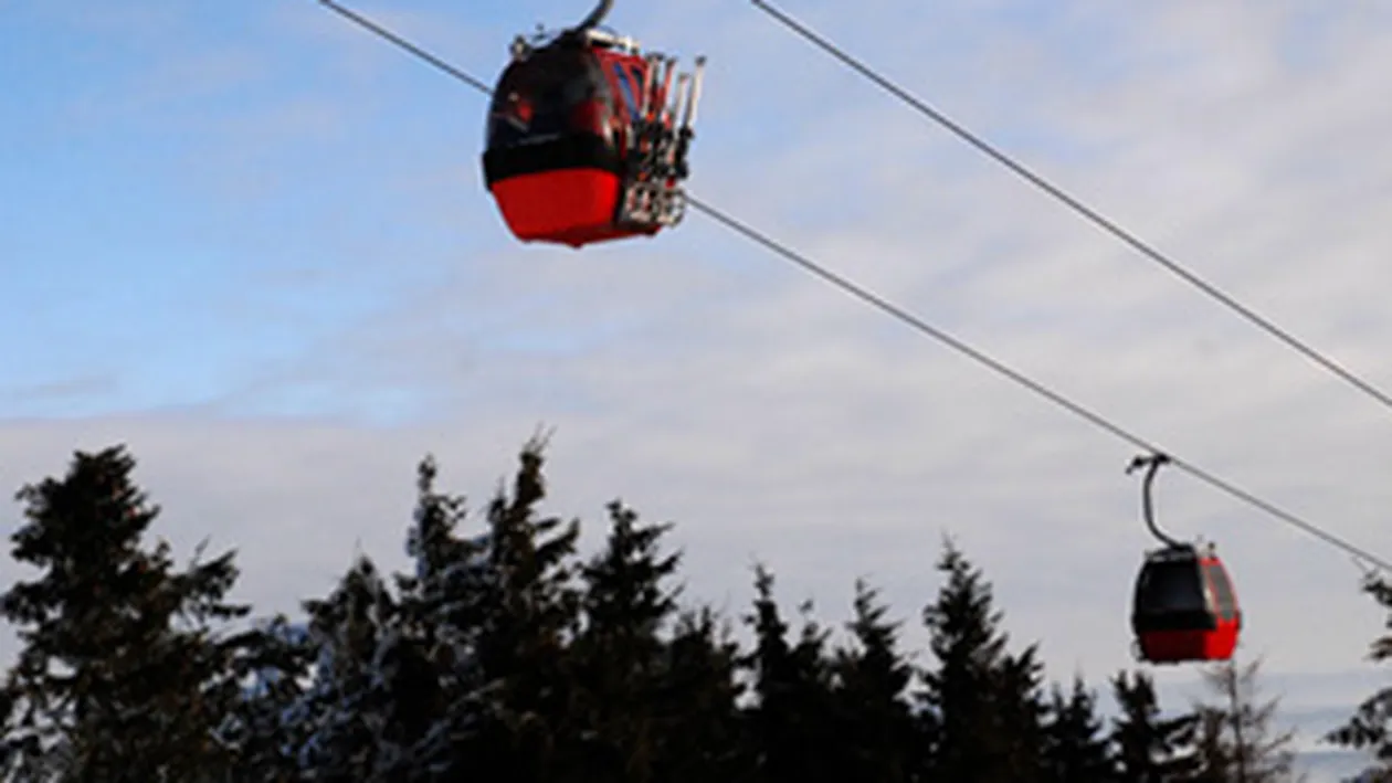 18 persoane si 2 copii blocati in telecabina la Sinaia!