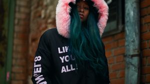 Revoluția părului albastru! Trendul rebel care a cucerit vedetele și internetul