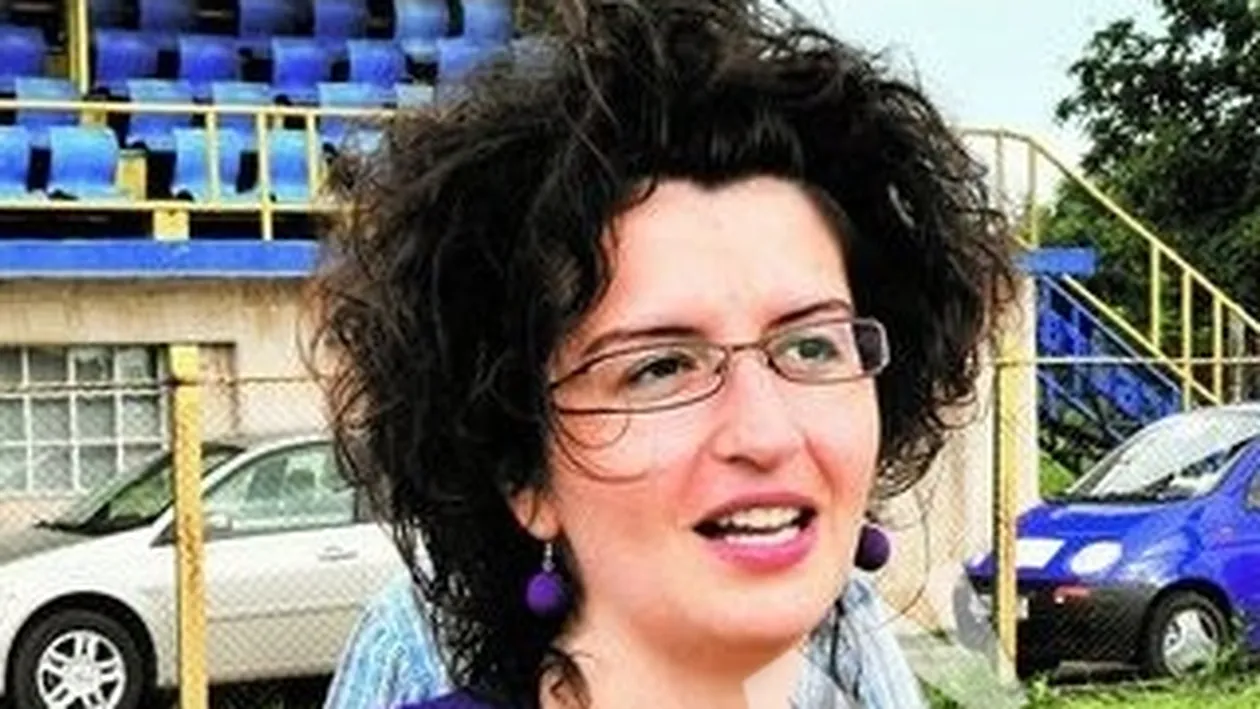 Alina State are echipa de fotbal, afaceri cu gaini si este credincioasa Becali are o sosie feminina la Hunedoara!