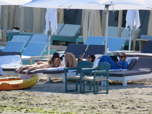 Andreea Esca, cu familia și prietenii la mare