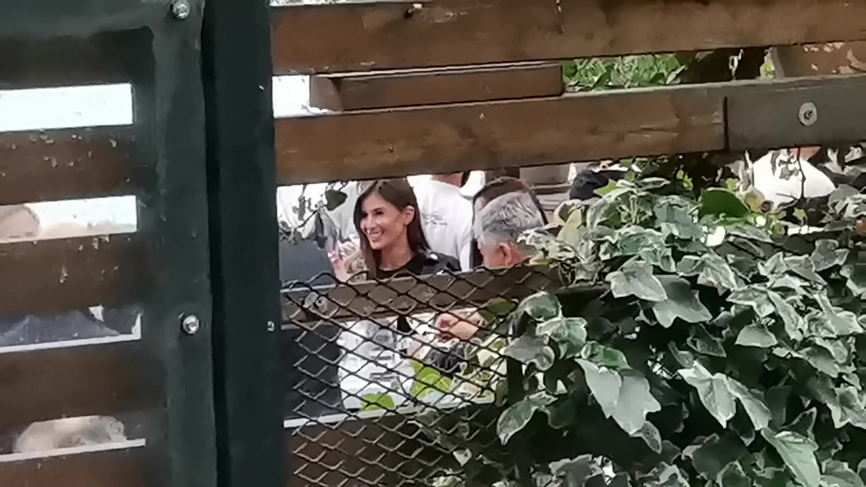 Cristina Mihaela Dorobanțu a ieit la terasă, alături de amici