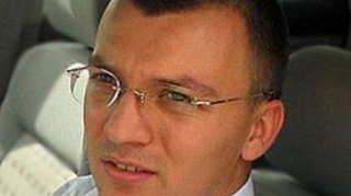 Procurorii au blocat conturile tatalui si fratelui deputatului Boldea, carora le virase 185.000 de euro! Vezi ce au gasit anchetatorii in garajul fugarului!