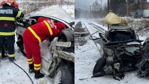 În ce stare se află pasagerii mașinii lovite de două trenuri, la Bușteni. Sunt trei răniți, printre care și un copil de 12 ani