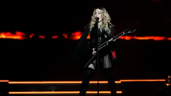 Madonna s-a prăbușit pe scenă în fața fanilor! Momentul s-a viralizat rapid. VIDEO