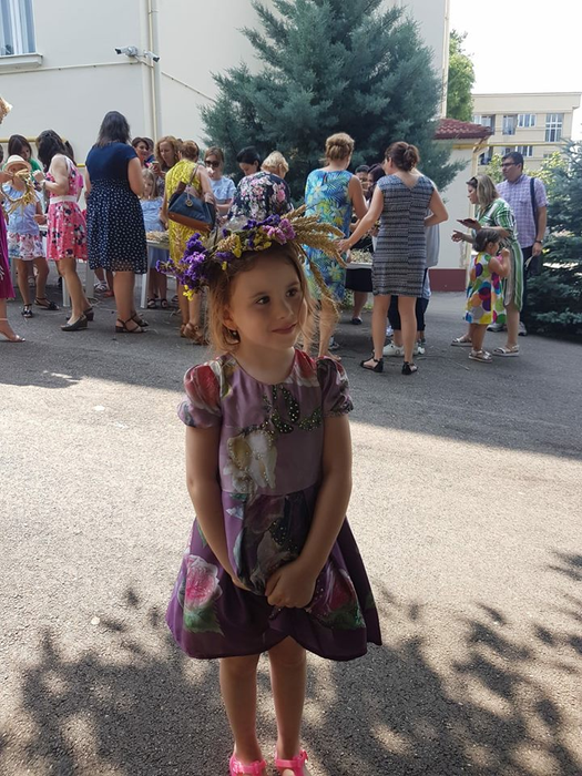Oana Roman a îmbrăcat rochia de mireasă mult dorită la 4 ani de la nuntă: “Nicio relație nu e perfectă”. Prezentatoarea s-a asortat cu fiica ei