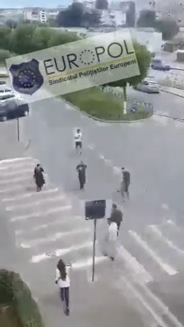 Scene extrem de violente în Craiova, unde două clanuri s-au bătut în trafic cu bâte și cuțite! Mai multe persoane au ajuns la spital