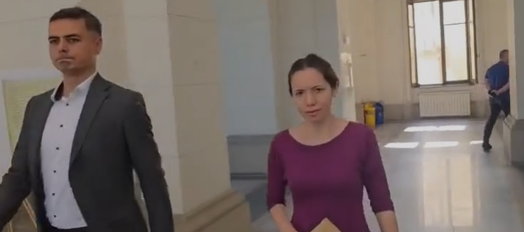 Mirabela Grădinaru a apărut la tribunal flancată de bodyguarzi. Primele imagini