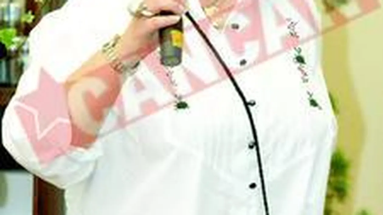 Monica Anghel a invatat sa stea in genunchi