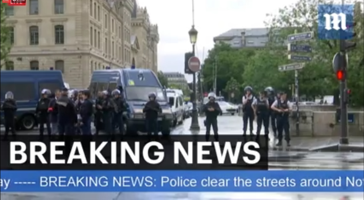 Poliţist atacat la Paris, atacatorul a fost împuşcat