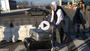  S-au întors în ţară de la +25 de grade! Logodnica lui Mutu şi-a ascuns burtica şi...