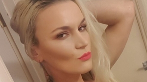 O româncă din Anglia caută un bărbat cu care a flirtat la magazin