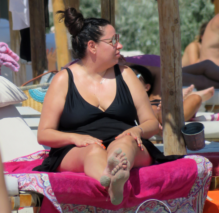 Oana Roman s-a protejat de radiaţiile solare