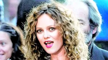 Vanessa Paradis a gasit tapul ispasitor: Jolie m-a despartit de Johnny Depp