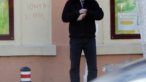 Abandonat in mijlocul strazii, fostul fotbalist Laurentiu Rosu a inceput sa-si parda rabdarea! Vezi aici cum a reactionat!