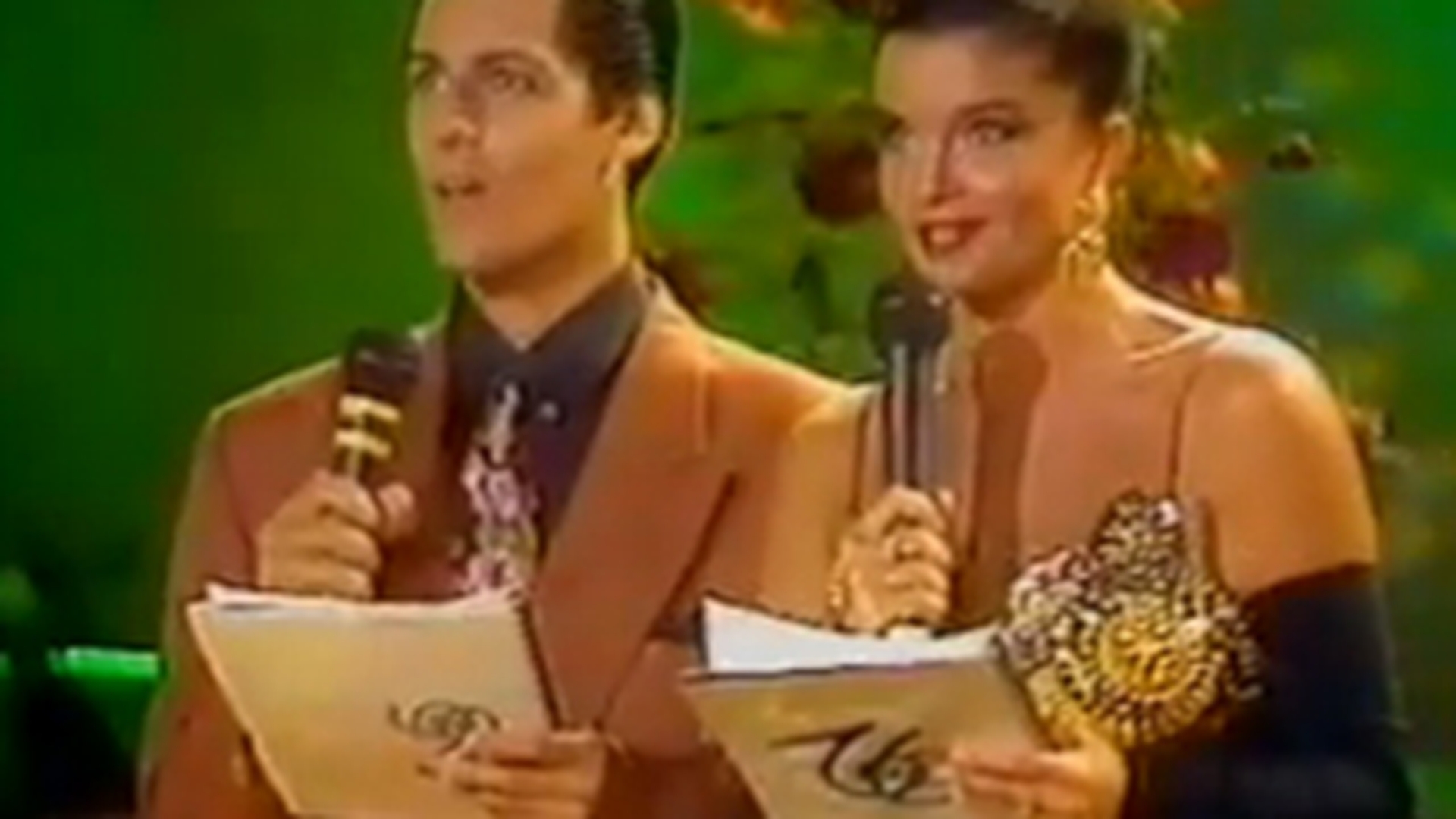 VIDEO Stefan Banica si Cristina Topescu se suportau candva. Iata-i aici in 1992 pe cand ea putea sa stea langa el in siguranta