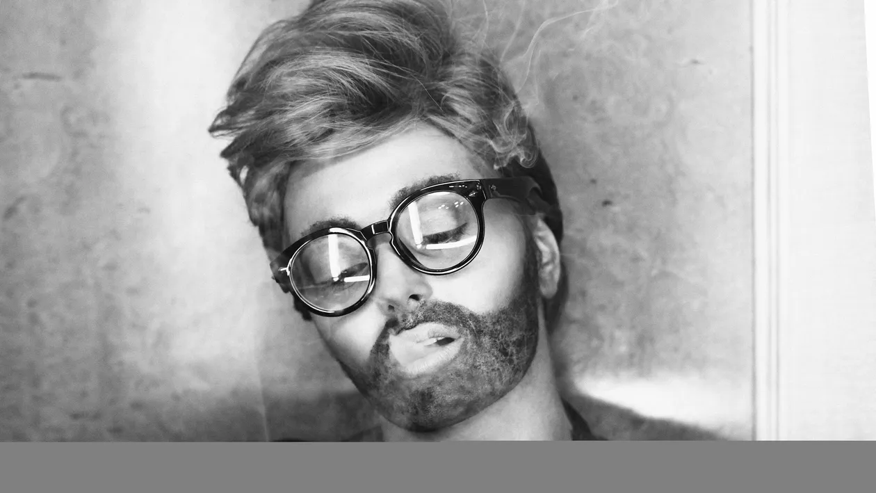 Ai să rămâi şocat şi n-ai să ghiceşti nici într-o mie de ani despre cine e vorba! O sexy vedetă din ţară s-a transformat în bărbat