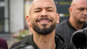 Andrew Tate, vizat de noi acuzații. Ar fi amenințat cu arma o femeie. „Faci cum spun eu sau va fi iadul pe pământ”