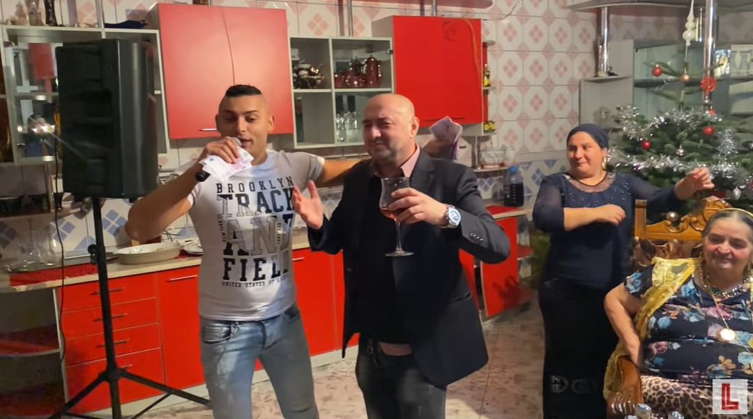 Leo îi dă dedicații Ancăi, Dana ar fi deja istorie