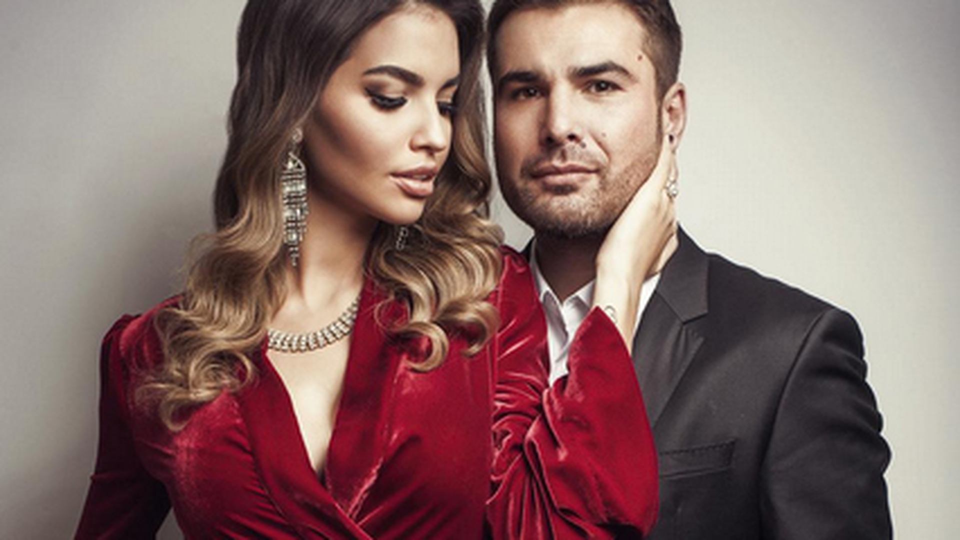 SANDRA BACHICI e gravidă în 9 luni, iar ADRIAN MUTU a făcut marele anunţ în această seară!