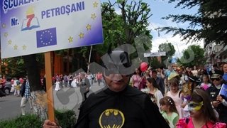 Sotii Iacob Ridzi si-au dus baietelul la carnaval