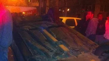 VIDEO Accident spectaculos petrecut cu putin timp in urma! O masina s-a dat peste cap dupa ce a plonjat peste un gard!