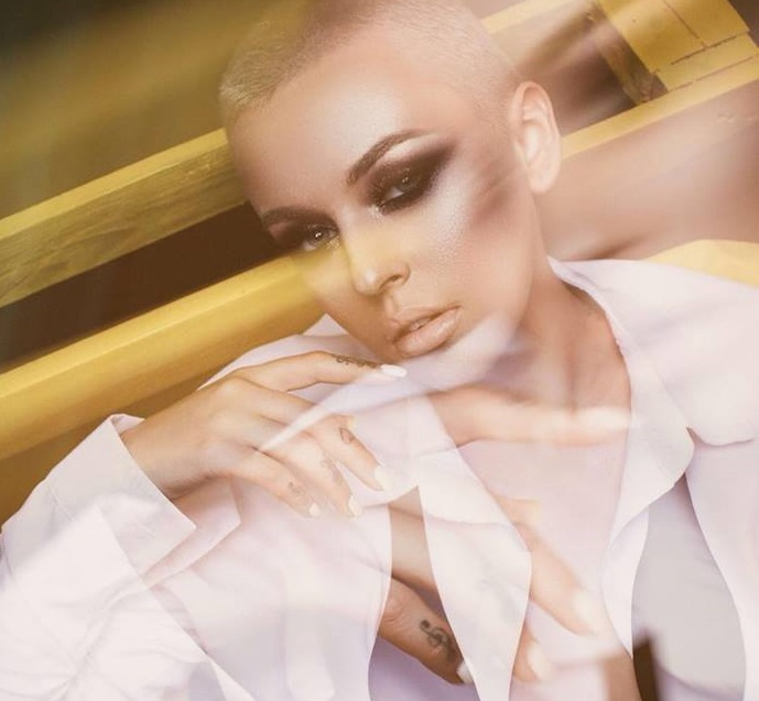 Connect-R o să turbeze! Fotografii cu Misha dezbrăcată, făcute publice