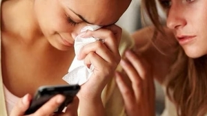 Escrocul de pe Tinder lovește din nou! Metoda inedită prin care a obținut 80.000 de lire de la mai multe femei, care credeau că au întâlnit dragostea adevărată