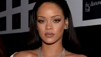 Rihanna, în lacrimi la înmormântarea vărului ei! Ţinuta purtată de artistă a stârnit controverse