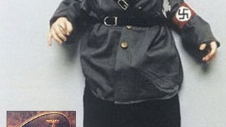 O mama si-a imbracat fiica precum Hitler si Stalin